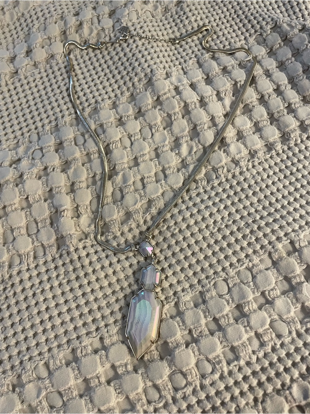 Kendra Scott blue lace agate iridescent Crystal Pendant Necklace Silver Chain